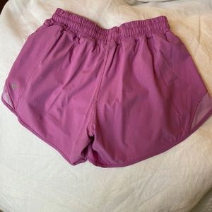 Lululemon Hotty Hot 4” size 6, EUC